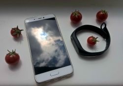 Xiaomi Mi 5 ir Xiaomi Mi Band 2